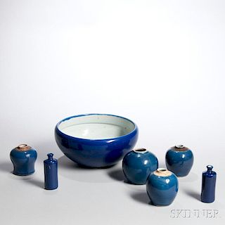 Seven Blue-glazed Porcelain Items 7件蓝釉瓷器,最大的高4.75英寸,直径10.375英寸,中国明代