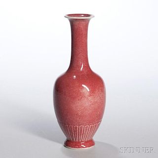 Peachbloom-glazed Bottle Vase 桃红色天球瓶,高7.75英寸,20世纪早期,中国