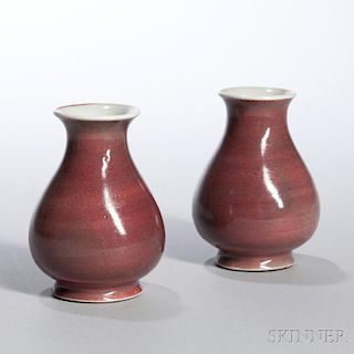 Two Small Oxblood-glazed Vases 两只棕红色小花瓶，高4英寸,19/20世纪,中国
