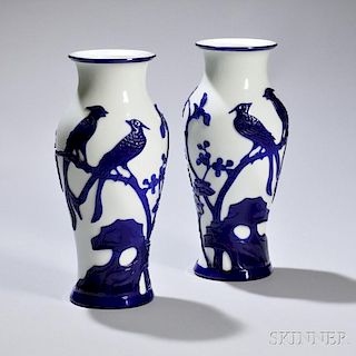 Pair of Overlaid Peking Glass Vases 北京雕花喜上眉梢玻璃象腿瓶，高12.125英寸，19/20世纪,中国