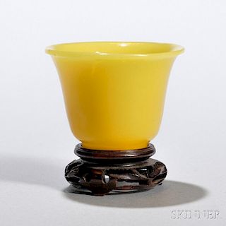 Yellow Peking Glass Cup 北京黄色玻璃杯，高1.625英寸,直径2.125英寸，中国