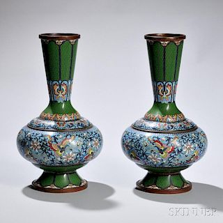 Pair of Cloisonne Vases 景泰蓝蝴蝶穿花花瓶一对,高12.25英寸,19/20世纪,中国