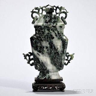 Jadeite Covered Vase 翡翠花瓶，高10.25英寸，20世纪,中国