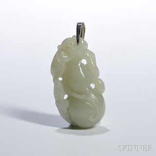 Jade Carving of a Double Gourd 葫芦形玉雕挂件，高2.75英寸，中国