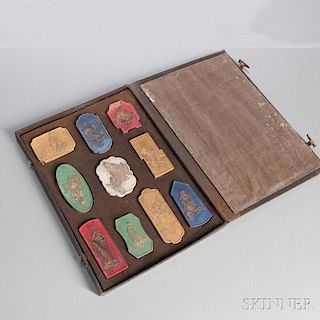 Box of Ten Ink Cakes 装十种颜色墨的木盒，墨高3.75英寸，宽2英寸，中国明代