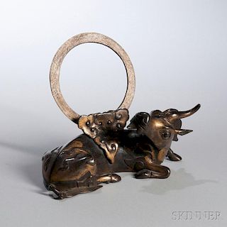 Parcel-gilt Cast Bronze Qilin  -shaped Holder 鎏金铜麒麟把手，高7.5英寸,宽9.5英寸,19/20世纪,中国