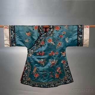 Lady's Embroidered Informal Robe 女子绣花便装，长40英寸，19/20世纪,中国