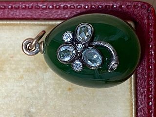 RUSSIAN GOLD NEPHRITE EGG PENDANT WITH DIAMONDS