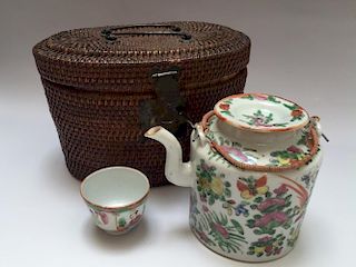 A CHINESE ANTIQUE ROSE MEDELLION TEAPOT AND CUP, 19TH CENTURY