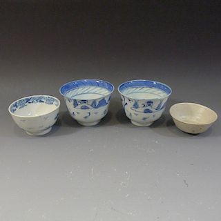 4 ANTIQUE CHINESE BLUE WHITE PORCELAIN CUPS.  18/19TH CENTURY