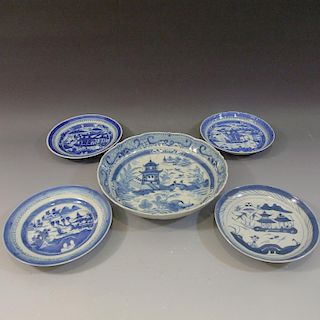 5 ANTIQUE CHINESE BLUE WHITE PROCELAIN SAUCER.  18/19TH CENTURY