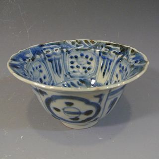 ANTIQUE CHINESE BLUE WHITE PORCELAIN CUP - KANGXI PERIOD