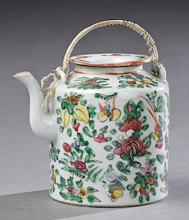 Chinese Famille Rose Porcelain Covered Teapot, lat