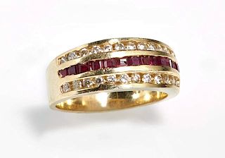 Lady's 14K Yellow Gold Dinner Ring, with a central