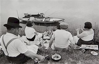 Henri Cartier-Bresson, (French, 1908-2004), Sur les quais de la Marne, 1938
