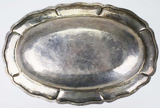 Hand hammered Mexican sterling silver serving tray, oval with serpentine lobed border. Stamped Made in Mexico, 925/1000, 14[u