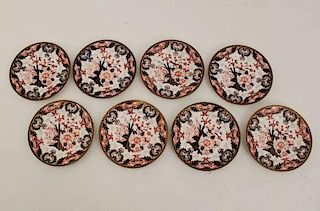 GROUP OF 8 EARLY DERBY DINNER PLATES