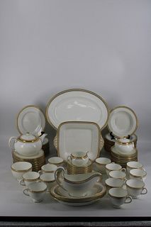 A Large Set Of Wedgwood Gold Ulander Porcelain