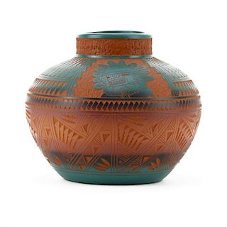 Jr. D. Aragaon, Native American (20th C). Glazed and airbrushed pottery vase