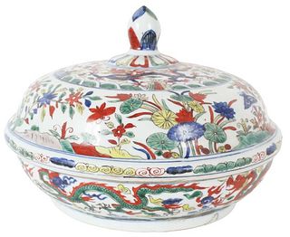 Chinese Porcelain Wucai Covered Box