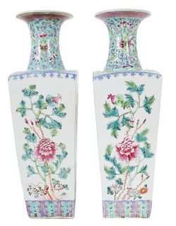 Pair Late Qing Dynasty Porcelain Vases