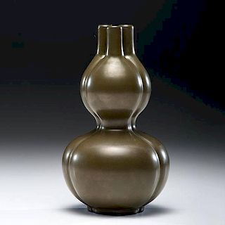 A Teadust Triple Spout Double Gourd Vase 