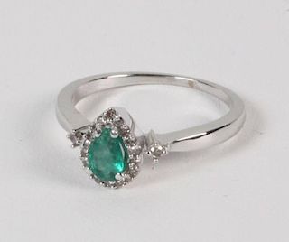 14K WHITE GOLD DIAMOND AND EMERALD PEAR SHAPED RING