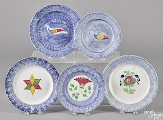 Five blue spatter plates, to include one with a pomegranate, one with a thistle, one with a star
