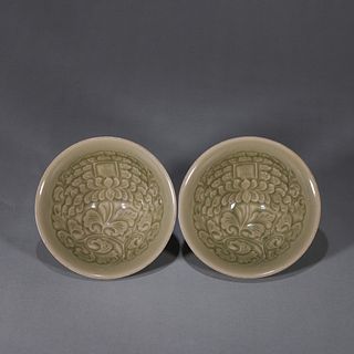 A pair of Yaozhou kiln flower porcelain bowls