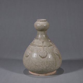 Xiangzhou Kiln Celadon Garlic-head Bottle Vase
