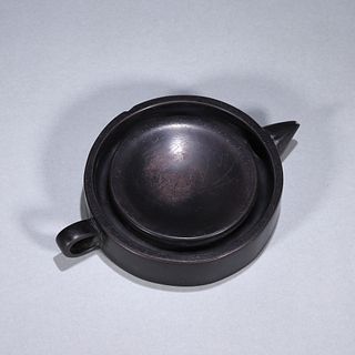 A pot shaped round inkstone