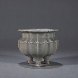 A Longquan kiln porcelain censer