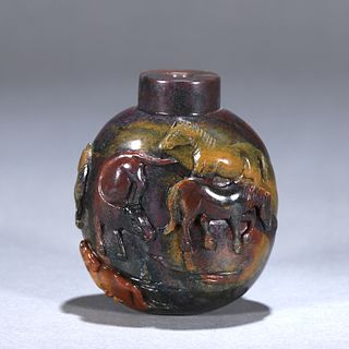 A horse patterned agate snuff bottle