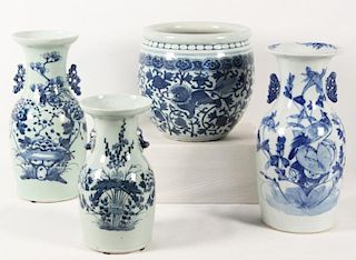 4 PIECE MISCELLANEOUS LOT OF CHINESE BLUE AND WHITE PORCELAIN