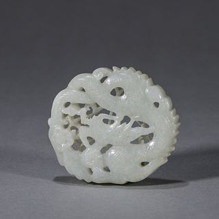 A cloud and dragon patterned jade pendant