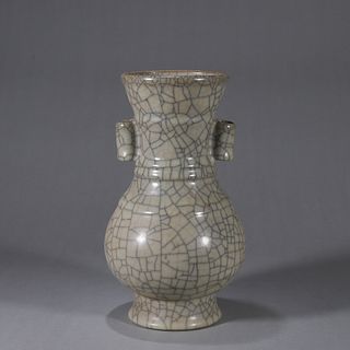 A Ge kiln porcelain double-eared vase