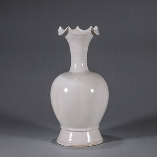 Ding Ware White Incised Flower Flaring-mouth Vase