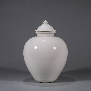 Xing Ware White-Glazed Jar with Cover