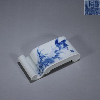 A blue and white bird porcelain ink stand