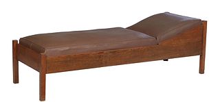 Carved Oak Arts and Crafts Fainting Couch, early 20th c., by Eldredge and Miller, New York, with a raised head, with a brown faux leather cushion, on 