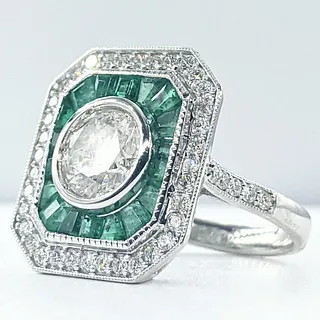Splendid Diamond & Emerald Cocktail Ring