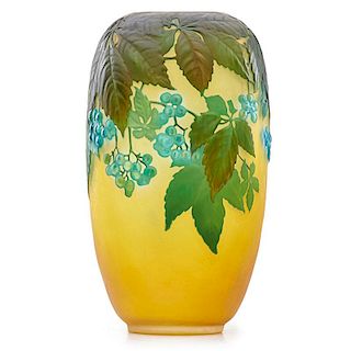 GALLE Mold-blown vase w/ berries