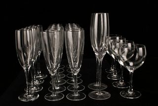 ASSORTED LOT OF CHAMPAGNE FLUTES WINE GLASSES