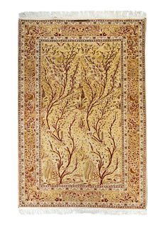 Fine Isfahan Rug, 5'1" x 7'7" (1.55 x 2.31 M)