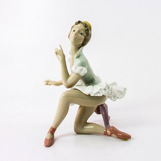 Recital 1005496 - Lladro Porcelain Figurine
