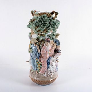 Japanese Vase 1001536 - Lladro Porcelain Decor