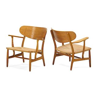 HANS WEGNER; CARL HANSEN Pair of lounge chairs
