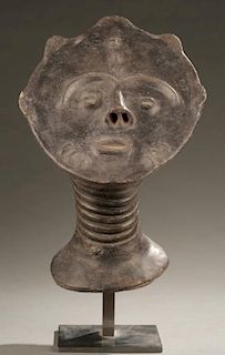 Asante style terracotta head, 20th century.