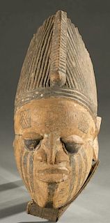 Yoruba veranda post head fragment, 20th c.