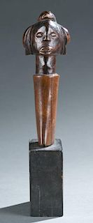 Knife or staff handle with a head finial